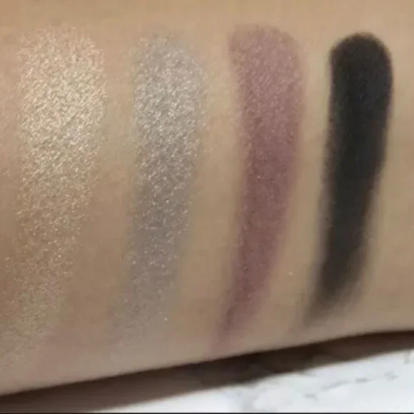 Tom Ford-Supernouveau Eyeshadow Quad. - Picture 3 of 4